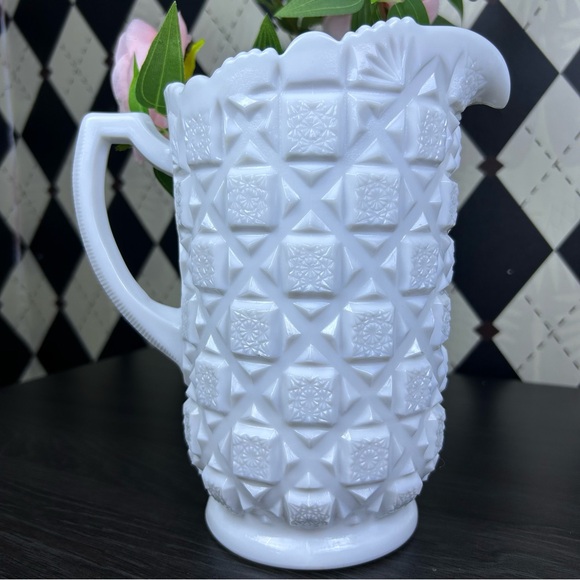 Moon & Stars Milk Glass Pitcher and 3 Tumblers Set L.E. Smith Vintage Luxury - Picture 5 of 7